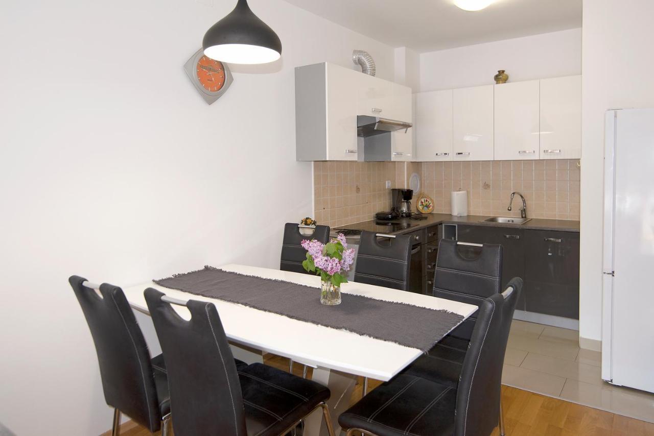 Lungo Mare Apartment With Terrace Pula Ngoại thất bức ảnh